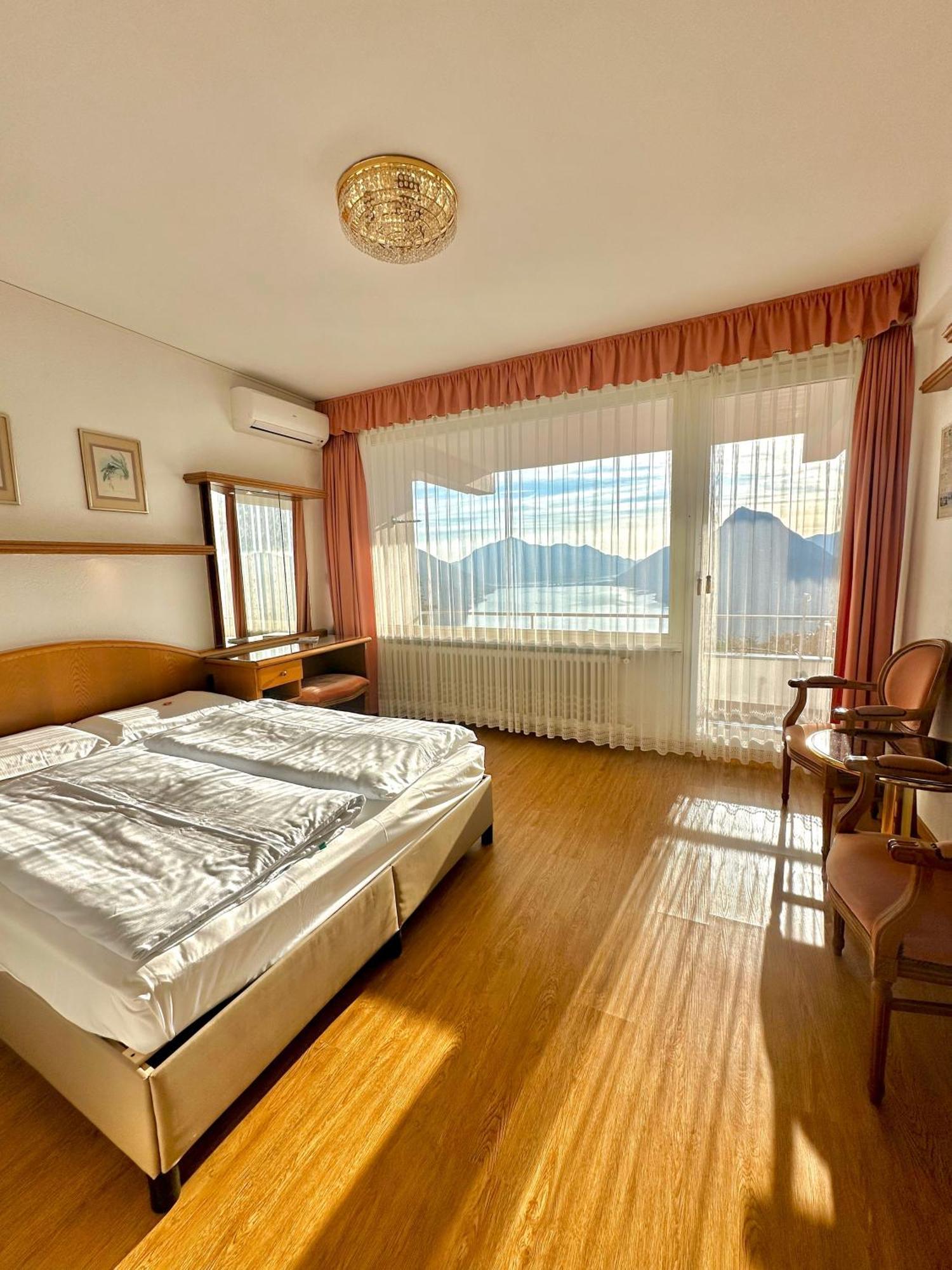 Quarto Duplo com Vista Lago e Varanda