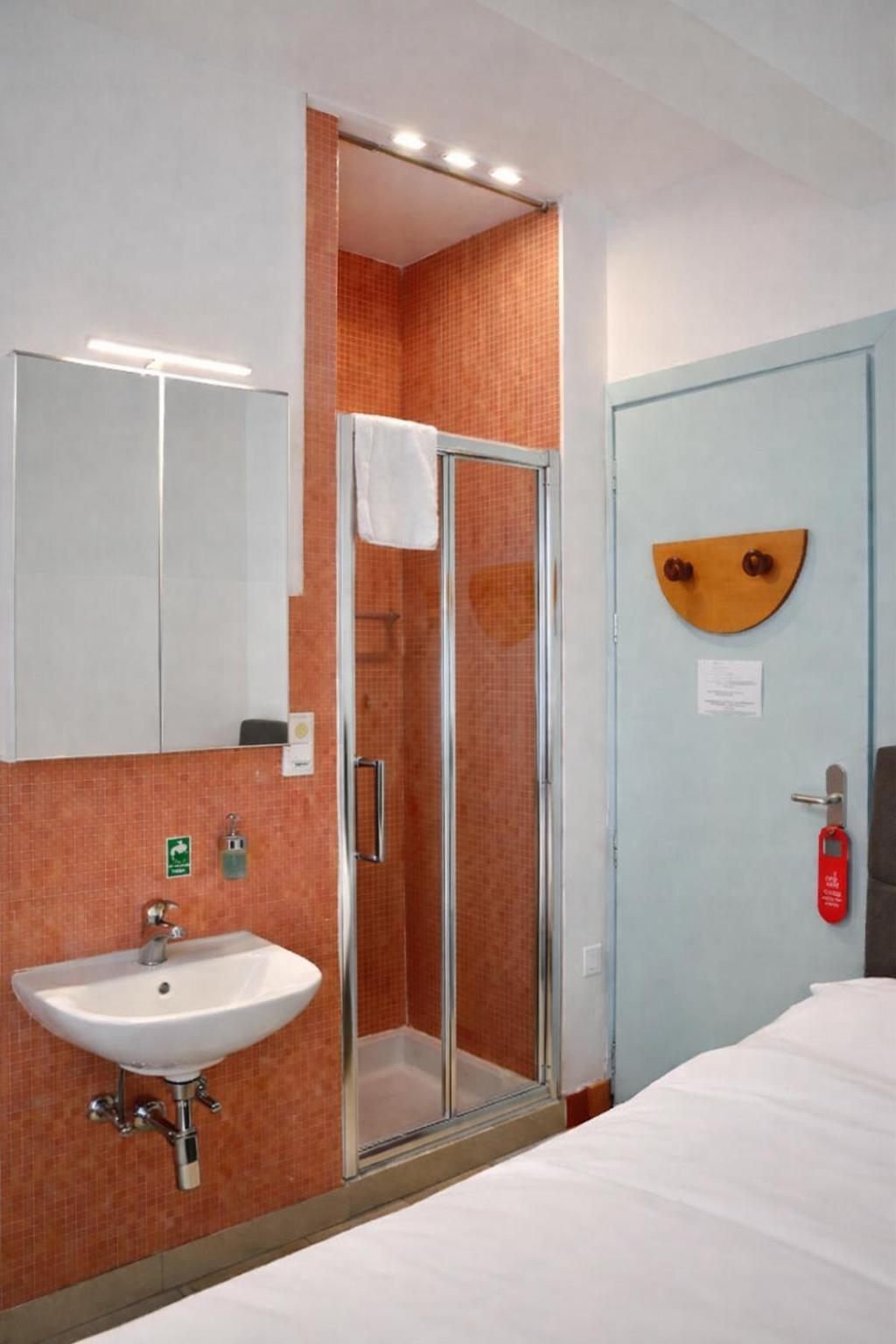 Quarto Duplo com Banheiro Compartilhado